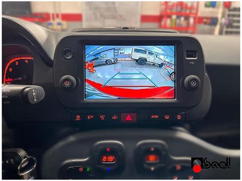 Interno Fiat Panda 312 con schermo Uconnect 7