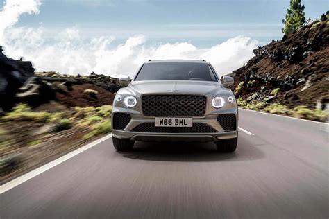 Interni in pelle e radica della Bentley Bentayga