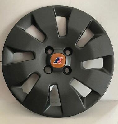 Diversi stili di copricerchi Fiat Panda 15 pollici