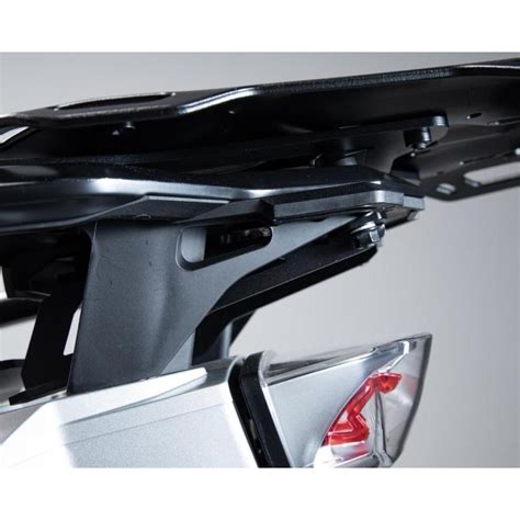 Confronto visivo tra un braccio portabagagli originale e uno aftermarket