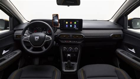 Interni Dacia Sandero Stepway con schermo multimediale da 10 pollici