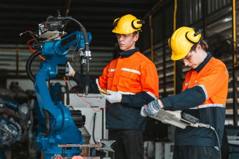 Tecnico Volkswagen che esegue un controllo