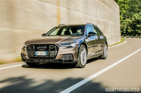 Audi A6 allroad quattro su strada sterrata