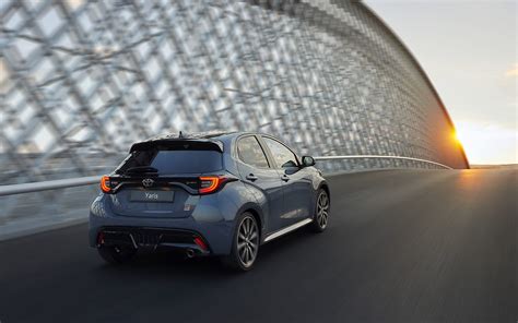 Toyota Yaris Hybrid frontale sportivo