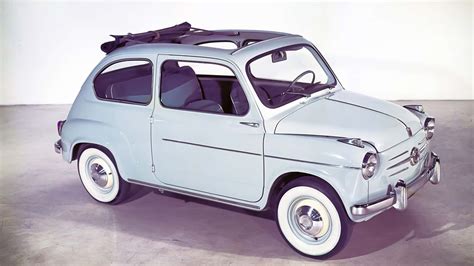 Fiat 600 d'epoca in primo piano