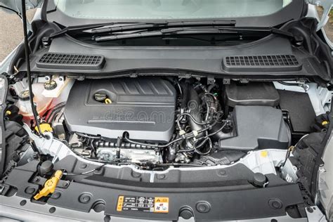 Ford Kuga Mk2 engine bay