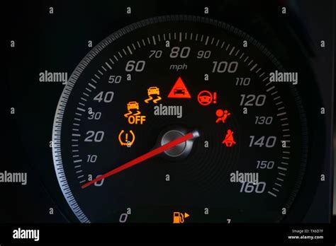 Dashboard con spie accese su un'Audi