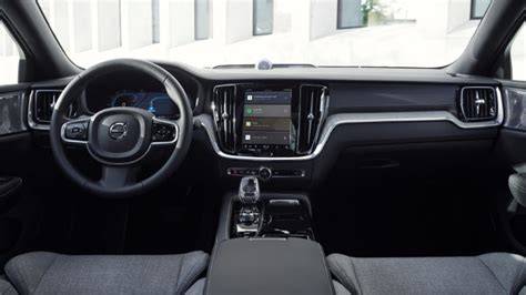 Interni Volvo S60 con schermo infotainment