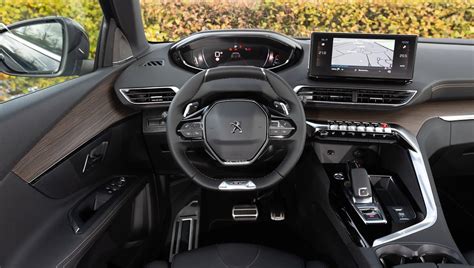 Peugeot 5008 interni e plancia