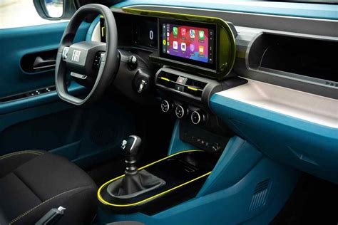 Interni Fiat Grande Panda con supporto smartphone