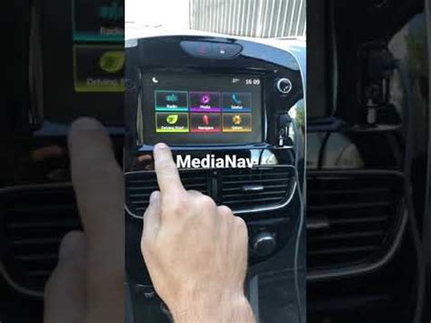 Schermata del sistema MediaNav di una Renault Clio