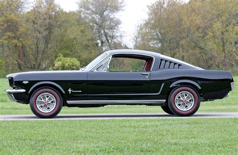 Ford Mustang GT Fastback side profile