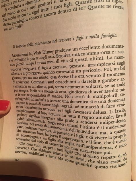 Una pagina aperta di un libro con illustrazioni umoristiche di un automobilista arrabbiato