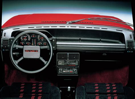 Interni Fiat Uno Turbo i.e. prima serie con strumentazione digitale