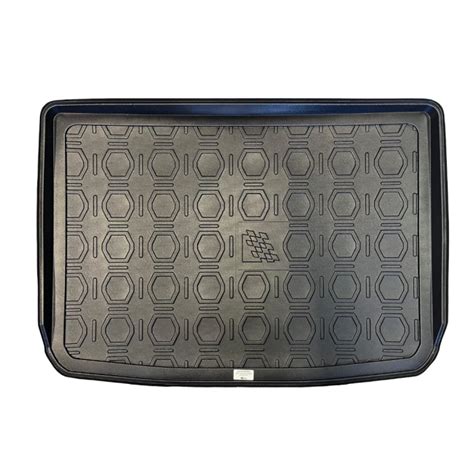 Dettaglio di una vasca baule Dacia in gomma con bordo rialzato