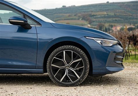 Cerchi in lega Detroit montati su una Volkswagen Golf GTI