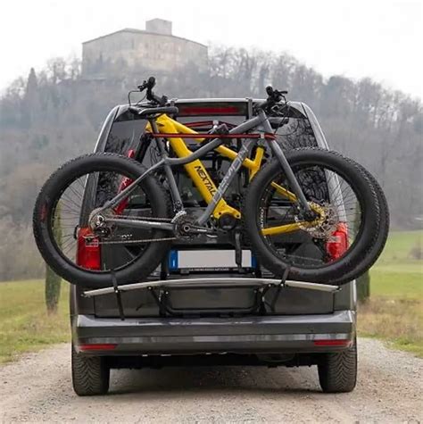diagramma di carico corretto su portabici posteriore per evitare danni alla carrozzeria