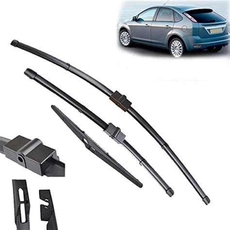 Tergicristallo Ford Kuga in azione sotto la pioggia
