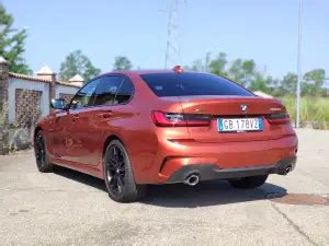 BMW 320d su strada