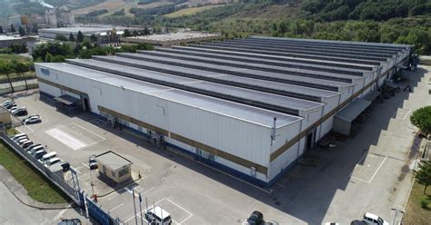 Stabilimento di produzione pneumatico con macchinari di alta precisione