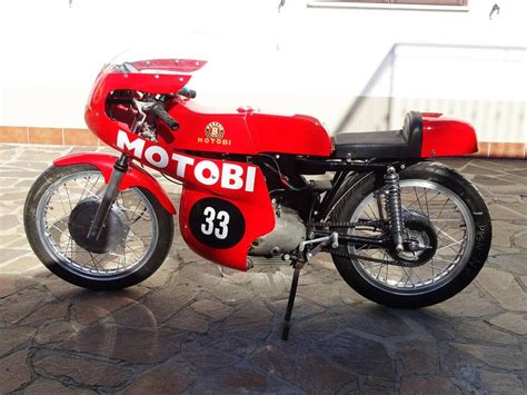 Immagine di una storica moto Benelli d'epoca