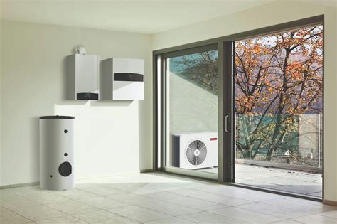 Installazione di un sistema ibrido Ariston a incasso in un vano tecnico