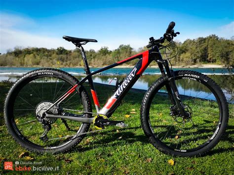Wilier 101X Hybrid in un ambiente off-road