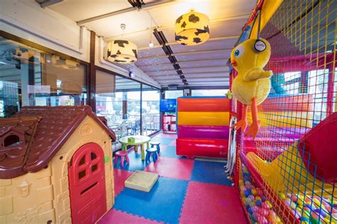 Area giochi per bambini all'interno del villaggio