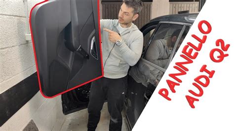 Immagine di un pannello porta di un'auto aperto per mostrare i componenti interni