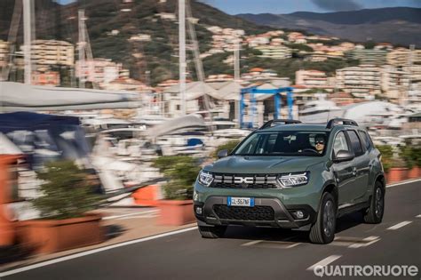 Dacia Duster su strada sterrata