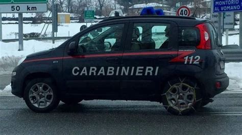 Fiat Panda 4x4 Carabinieri con catene da neve