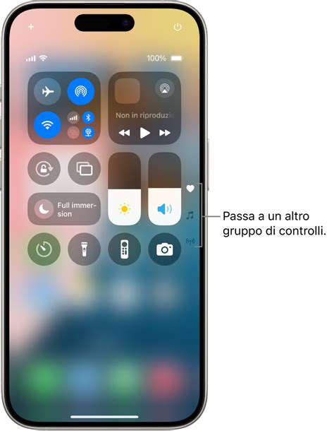 iPhone con Centro di Controllo aperto e opzione di registrazione schermo