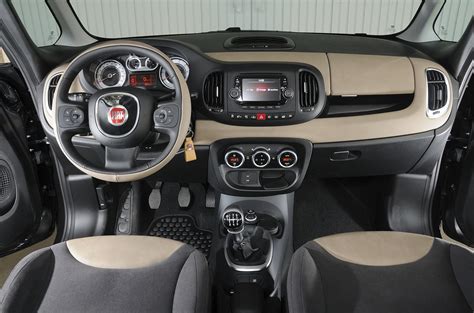 Dettagli interni della Fiat 500L moderna