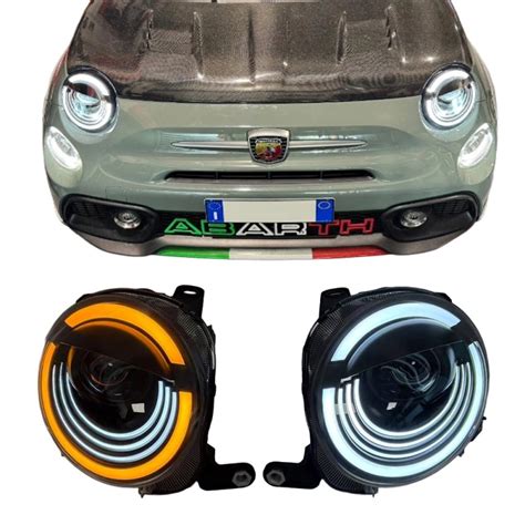 Dettaglio fari Fiat 500L con luci LED