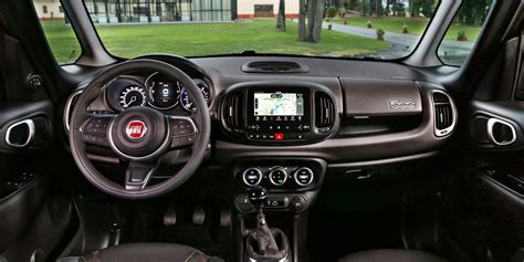 Interni Fiat 500L con schermo infotainment