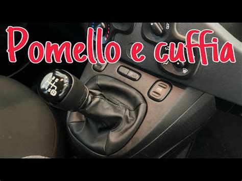 Interno di una Fiat Panda con il nuovo pomello del cambio