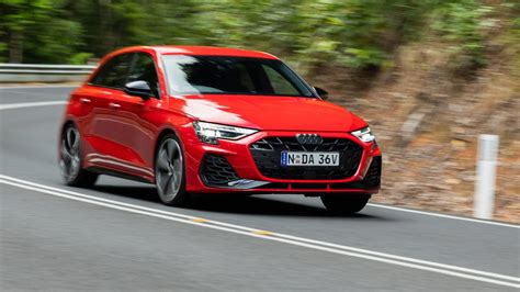 Audi S3 Sportback in azione su strada