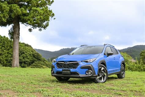 Subaru XV in ambiente urbano con elementi fuoristrada