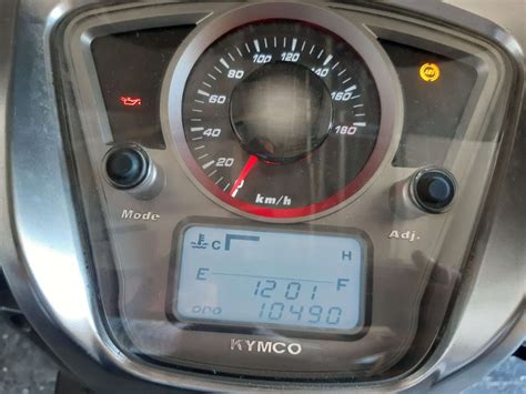Dettaglio del cruscotto Kymco People GTi