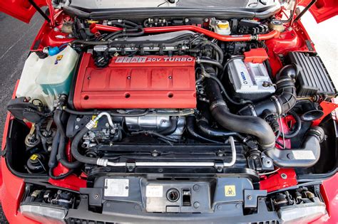 Fiat Coupé engine bay detail