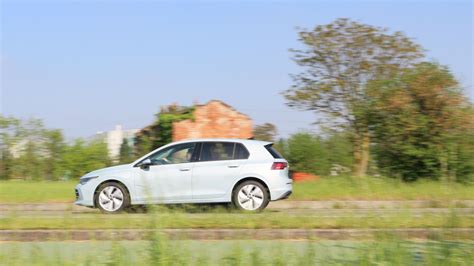 Volkswagen Golf eHybrid su strada