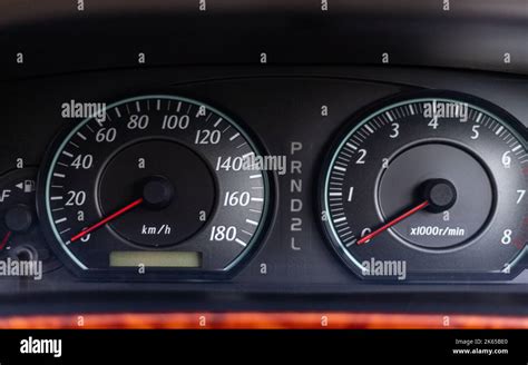 Tachimetro auto con indicatore di potenza e cilindrata