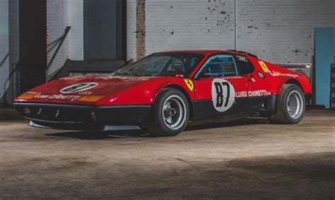 Ferrari 512 BB abbandonata in un fienile