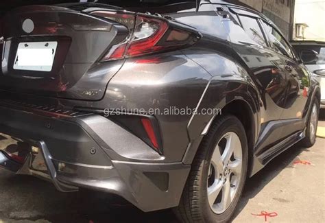 Toyota C-HR con protezione paraurti posteriore installata