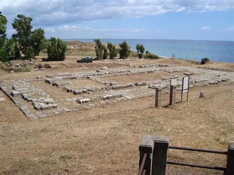 Rappresentazione artistica del Tempio di Apollo Aleo a Punta Alice