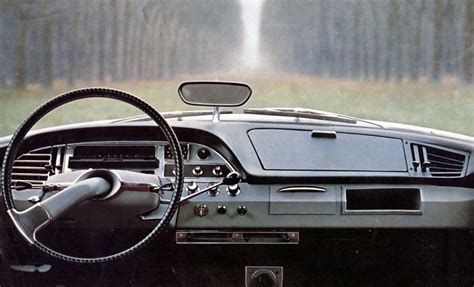 Interni della Citroën CX con cruscotto 