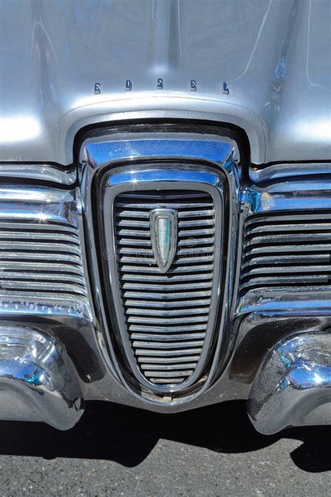 Logo di Edsel, simbolo di un fallimento automobilistico