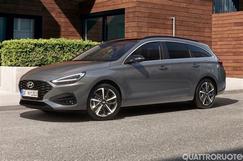Hyundai i30 Wagon profilo laterale