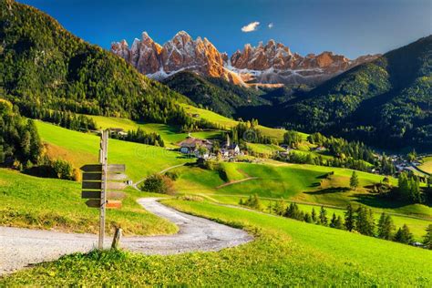 Logo Subaru con paesaggio alpino del Trentino-Alto Adige