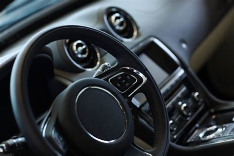 Volante auto e componenti dello sterzo